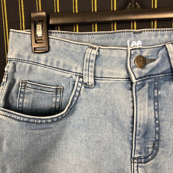 Women Lee Riders Size 10M Regular Fit Midrise Light Blue Capri Jeans Approx 32in - Picture 2 of 8